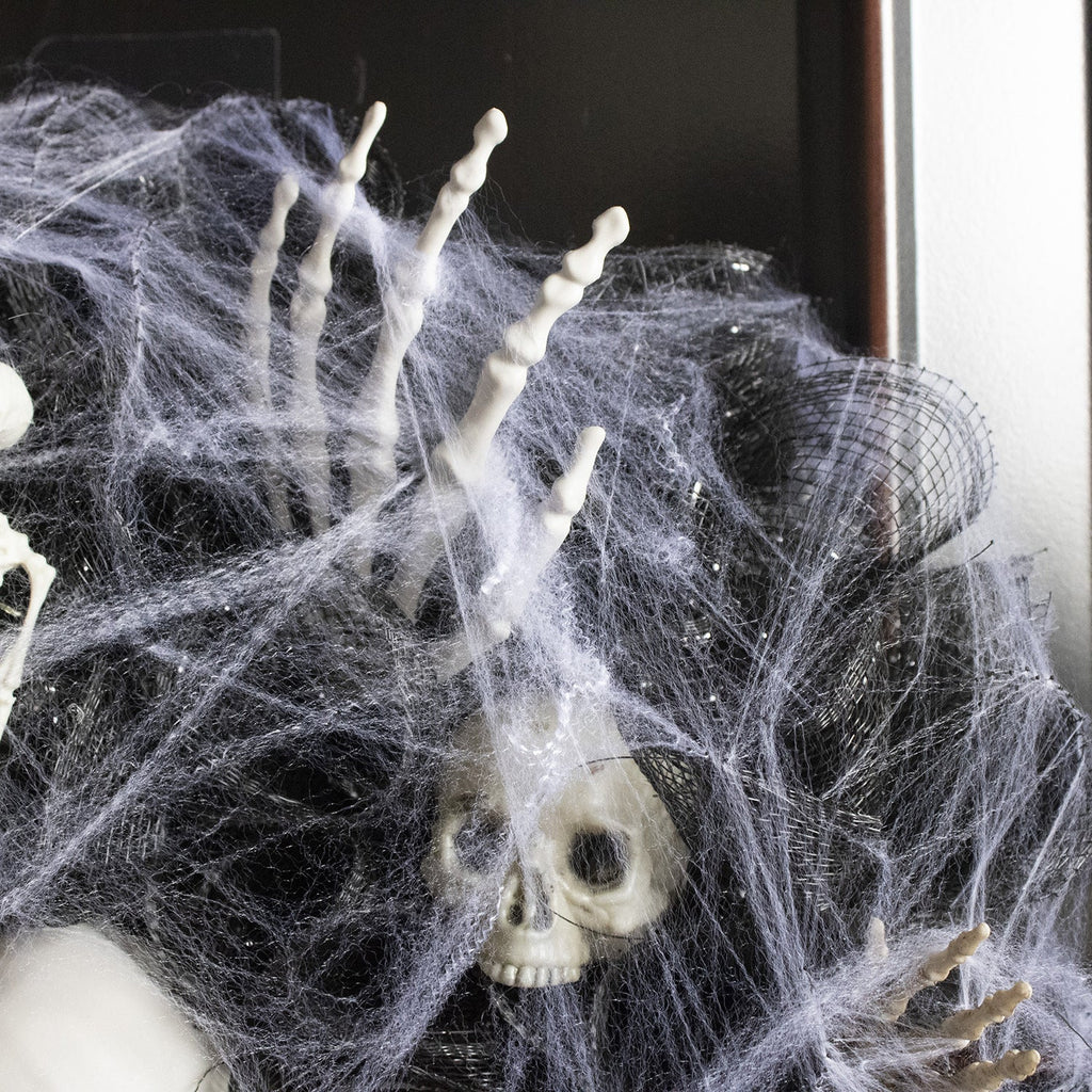Halloween Schädel Mesh Kranz | Türkranz aus Kunststoff und Polyester mit Schädelakzenten | Wand- und Türdekoration | Schmid