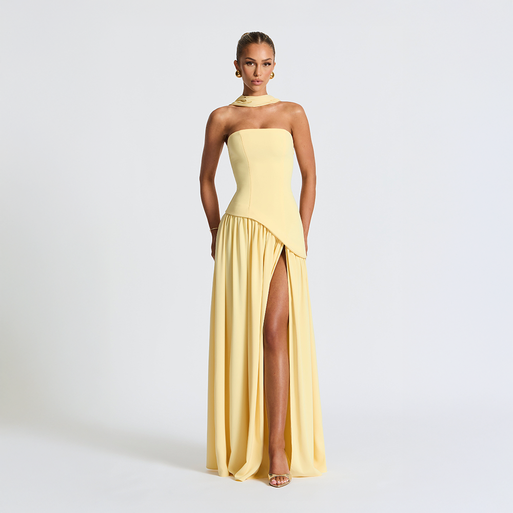 Stroplose Lange Kleid – Mit Asymmetrischem Schnitt und Hoher Schlitz