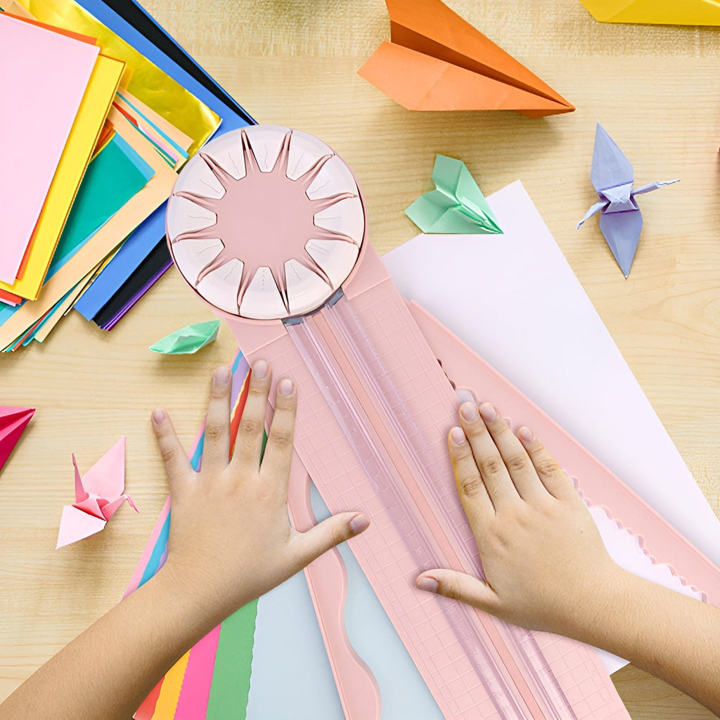 CutMaster Papierschneider – 12 Schneidemuster für Bastelprojekte, Rotierende Scheibe, Kompakt