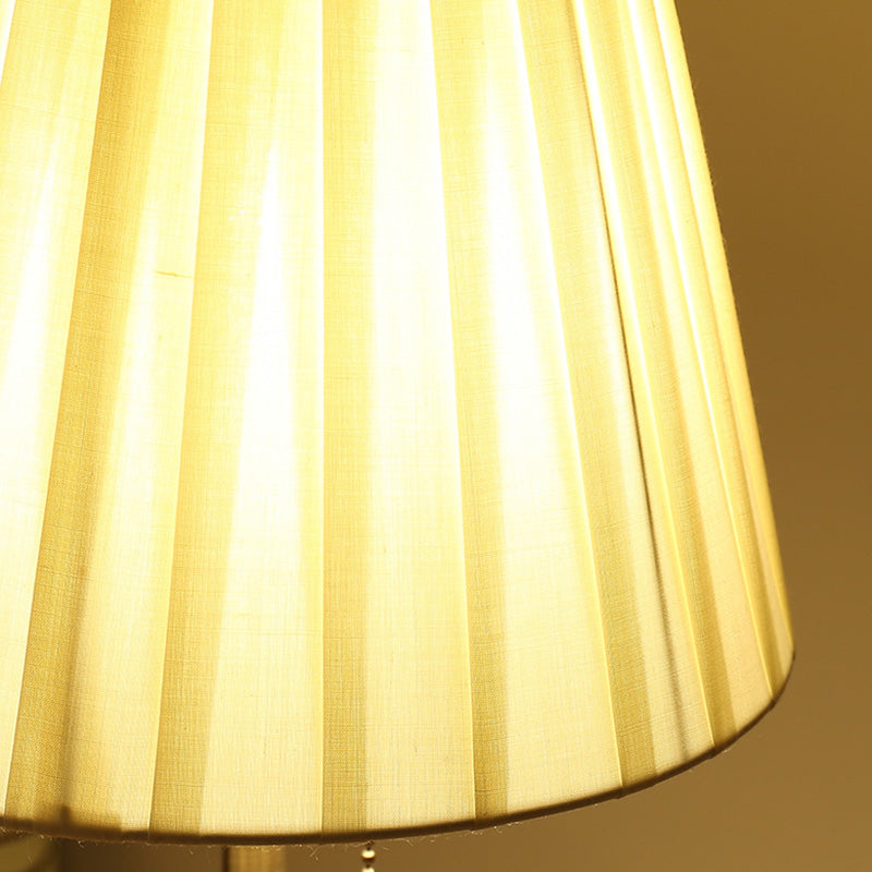AstralBeam – Tischlampe mit Empire-Schirm und Zugkette
