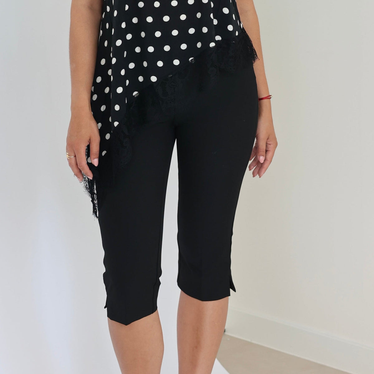 Damen Capri-Hose aus Spandex-Nylon-Mix | Hohe Taille & Enganliegender Stretch-Schnitt | Knielange Hose mit Seitenschlitzen für Freizeit & Abend | Schmid