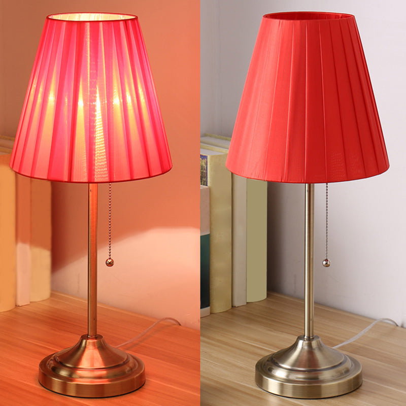 AstralBeam – Tischlampe mit Empire-Schirm und Zugkette