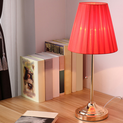 AstralBeam – Tischlampe mit Empire-Schirm und Zugkette