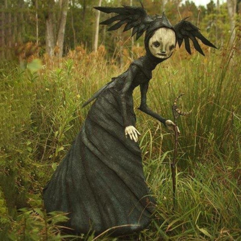 Gothic Hexenfigur aus Harz | Freistehende Hexe mit Stab | Halloween Dekoration für Innen- & Außenbereiche | Schmid