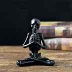 Halloween Skelett Figurine aus Resin | Dekorative Skelettfigur für Tisch und Regal | Saisonale Halloween Dekoration | Schmid