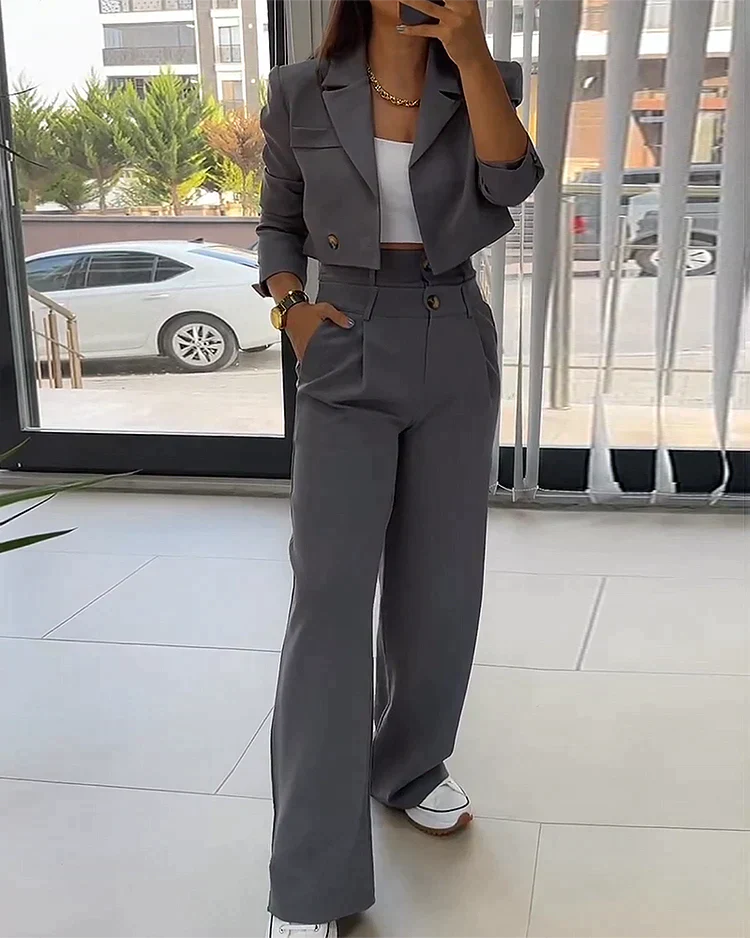 Zweiteiliges damen | anzugset mit cropped blazer und high-waist-hose – moderner business Look mit Streetwear Flair