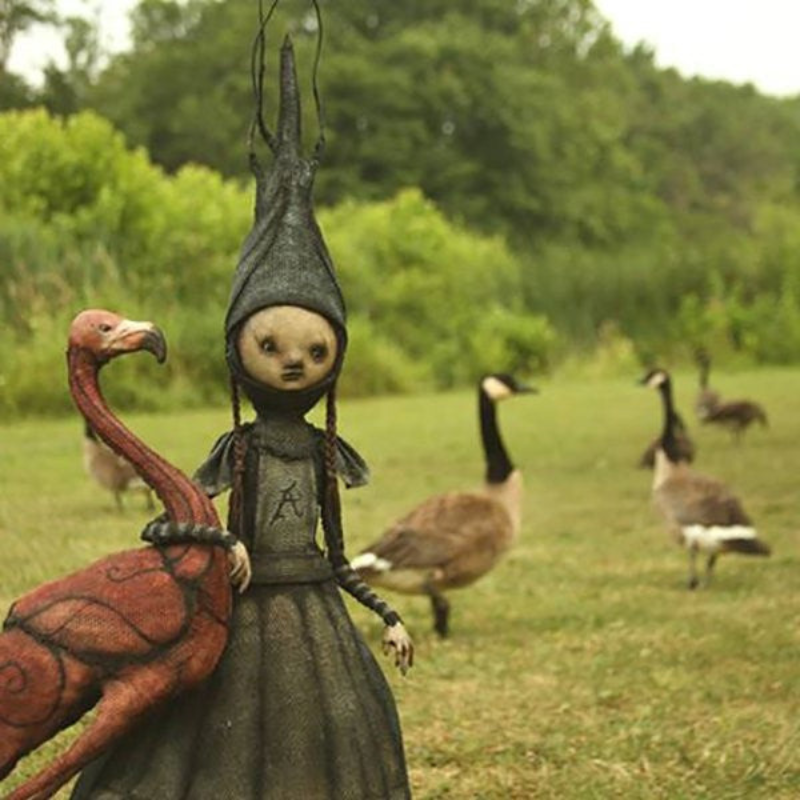 Gothic Hexenfigur aus Harz | Freistehende Hexe mit Stab | Halloween Dekoration für Innen- & Außenbereiche | Schmid