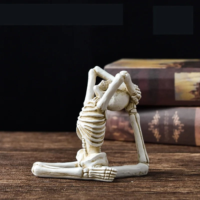 Halloween Skelett Figurine aus Resin | Dekorative Skelettfigur für Tisch und Regal | Saisonale Halloween Dekoration | Schmid