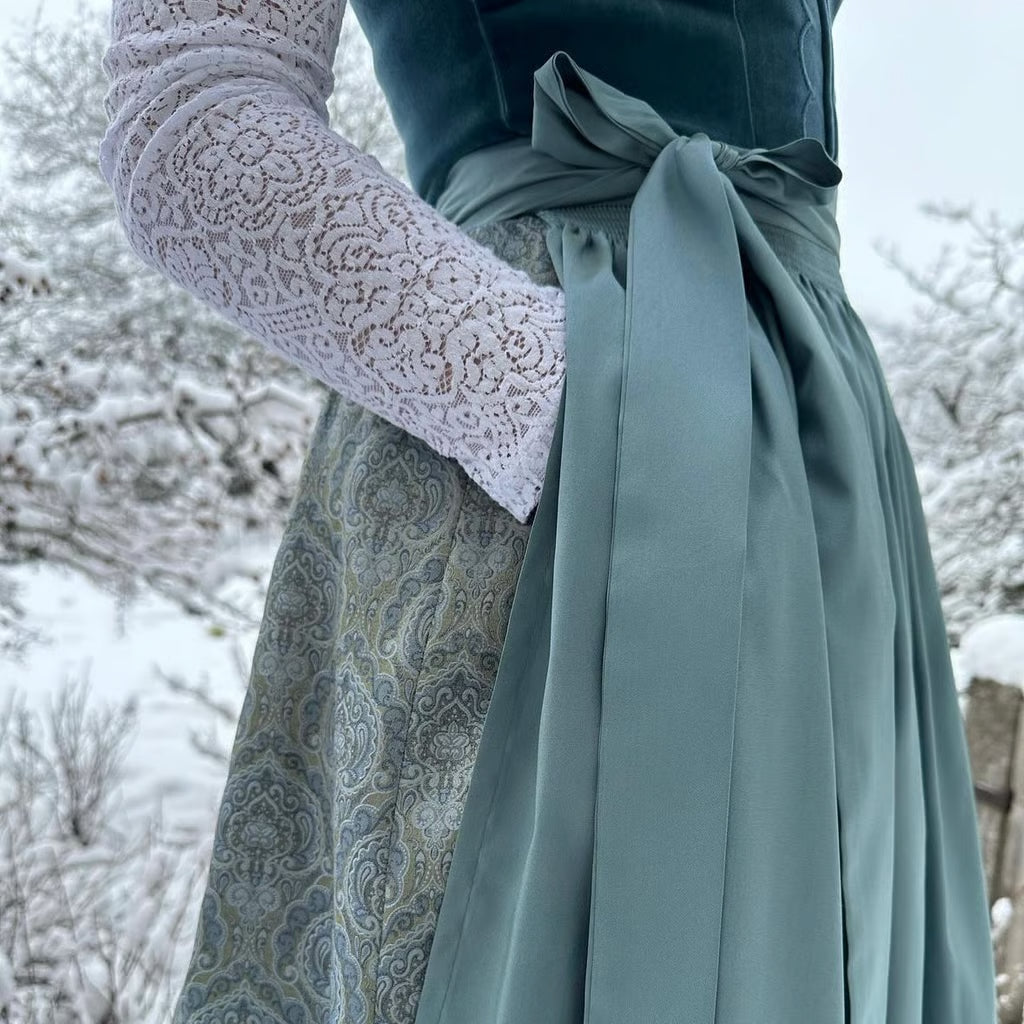 Damen Dirndl Kleid aus Baumwollmischung | Trachtenkleid mit Schürze und Volksmuster | Für Festivals und Kulturveranstaltungen | Schmid