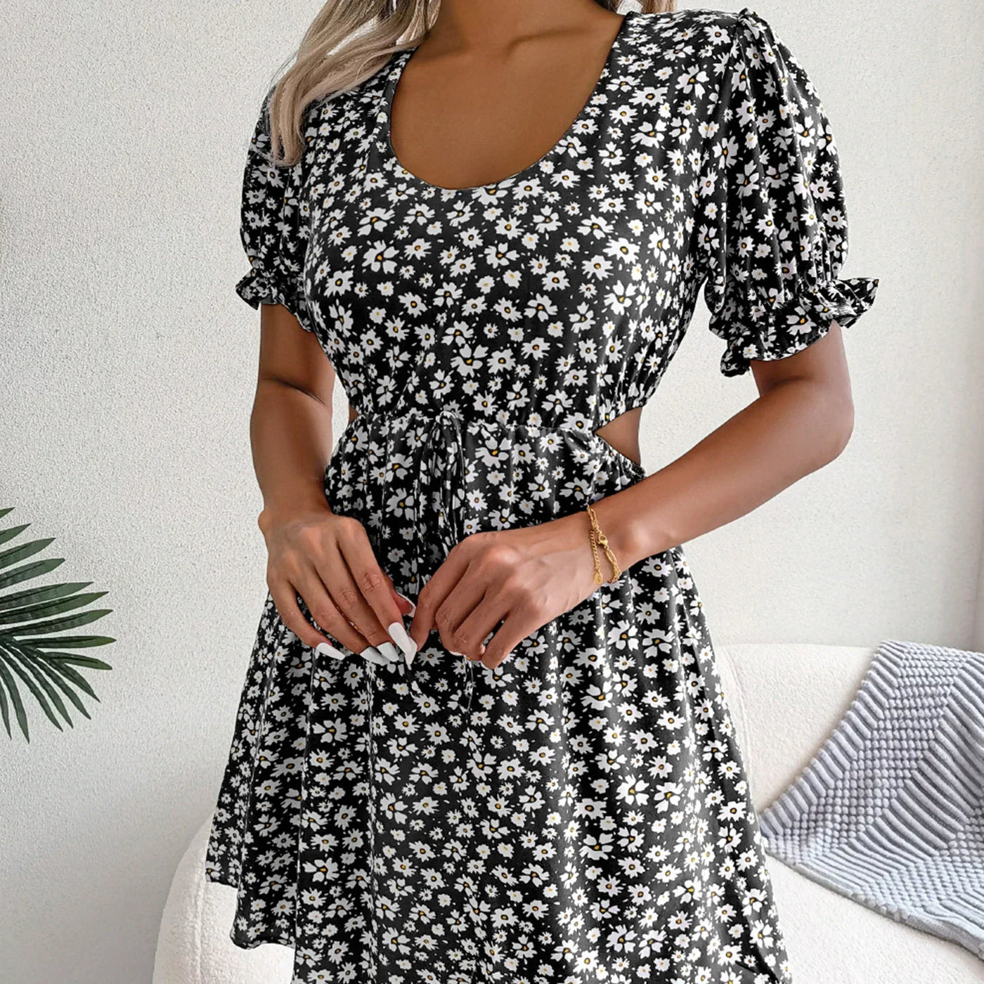 CLAIRE | Kleid mit Quadratischem Ausschnitt und Schnürung