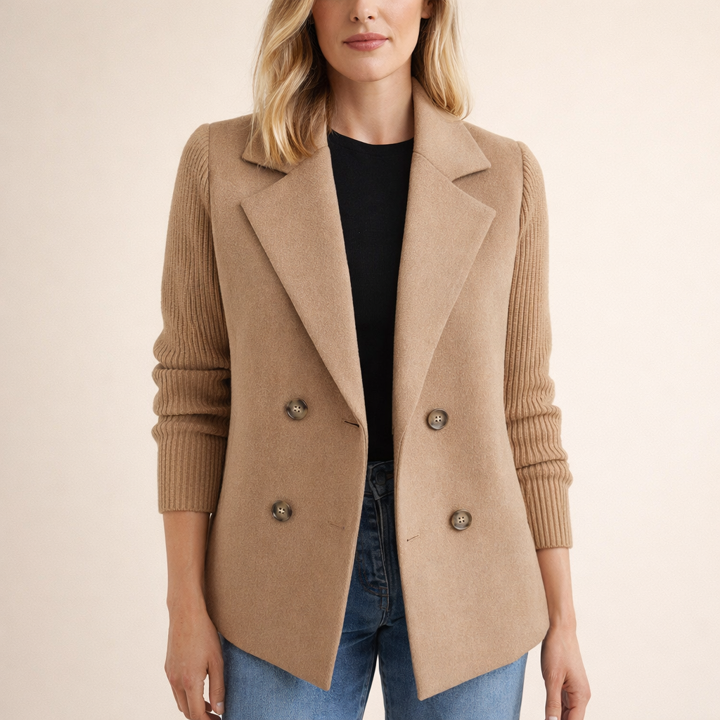 Halina™ | Zweireihige Weste mit Strickärmeln