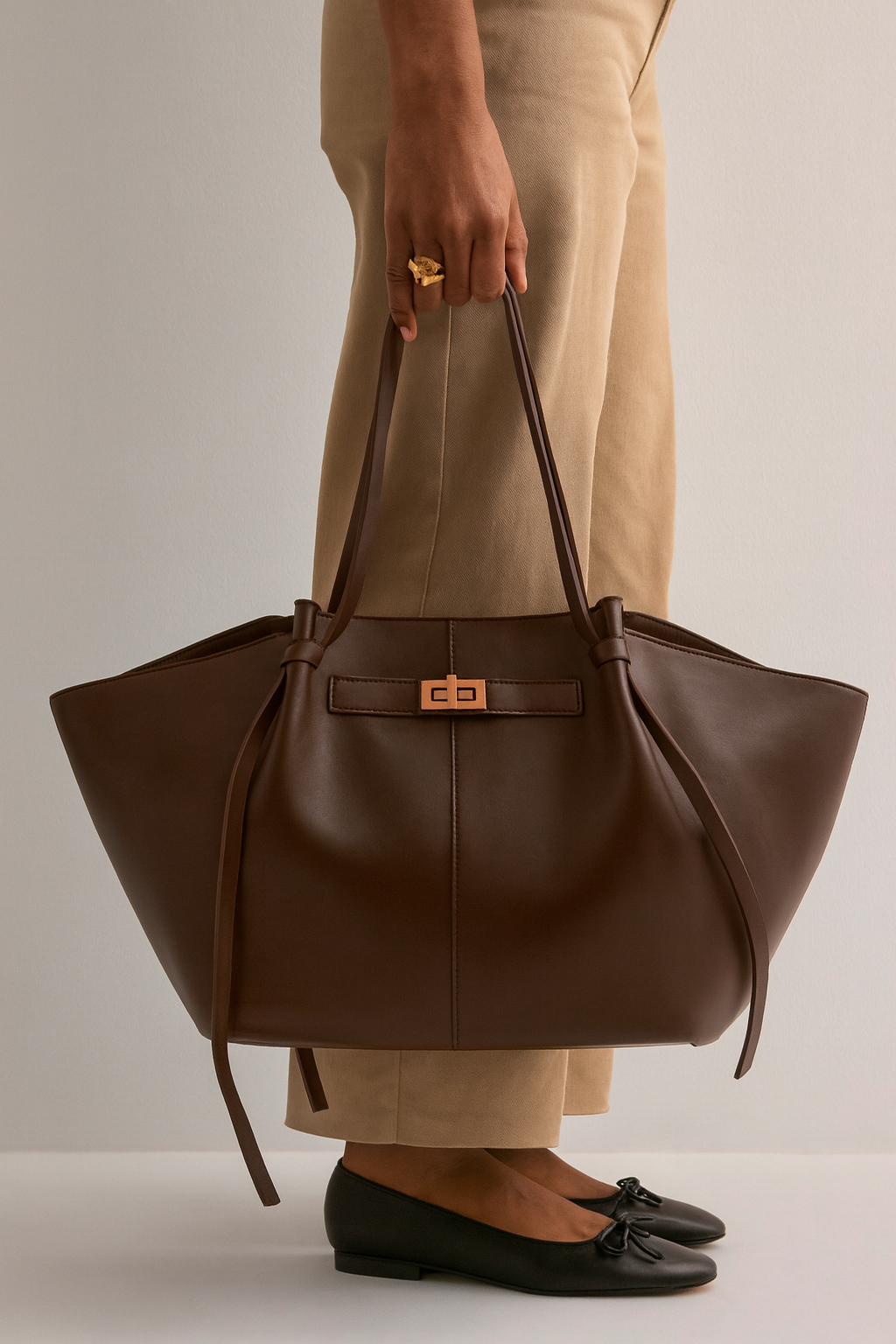 Lyra | Große Handtasche Aaus Schwarzem PU-Leder