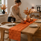 Halloween-Tischläufer | Erhöhtes 3D-ähnliches Geister- oder Kürbismotiv | Saisonale Tischdekoration für Esstische & Buffets | Schmid