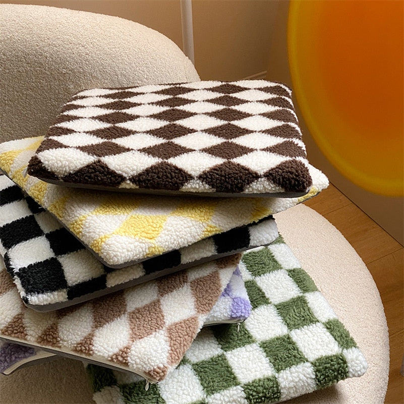 ComfyCheck | Klassische Karierte Dekokissen Für Stilvolle Und Bequeme Sitzplätze