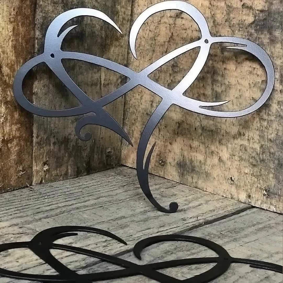 LoveBound Herz- und Unendlichkeits-Symbol – Metalldeckoration für die Wand