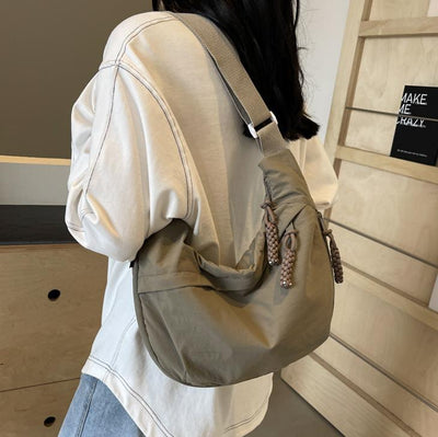 Daily nylon bag | stylische umhängetasche mit viel stauraum für unterwegs