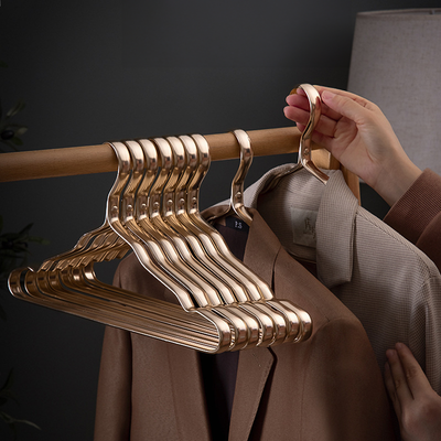 Marais elite | luxus kleiderbügel mit raffiniertem finish