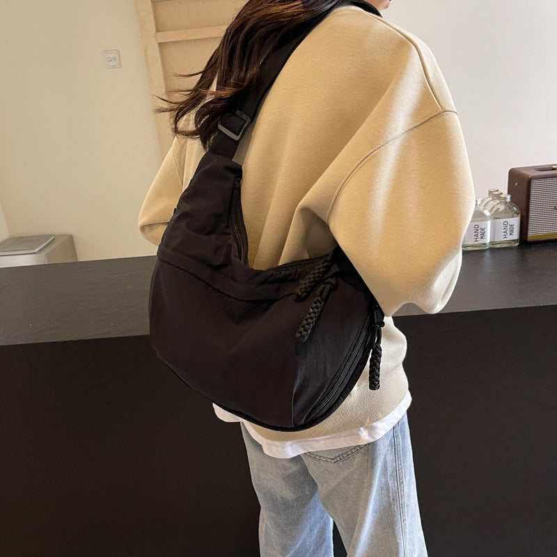 Daily nylon bag | stylische umhängetasche mit viel stauraum für unterwegs