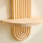 Geometrisches Wandregal aus Holz – 35 cm