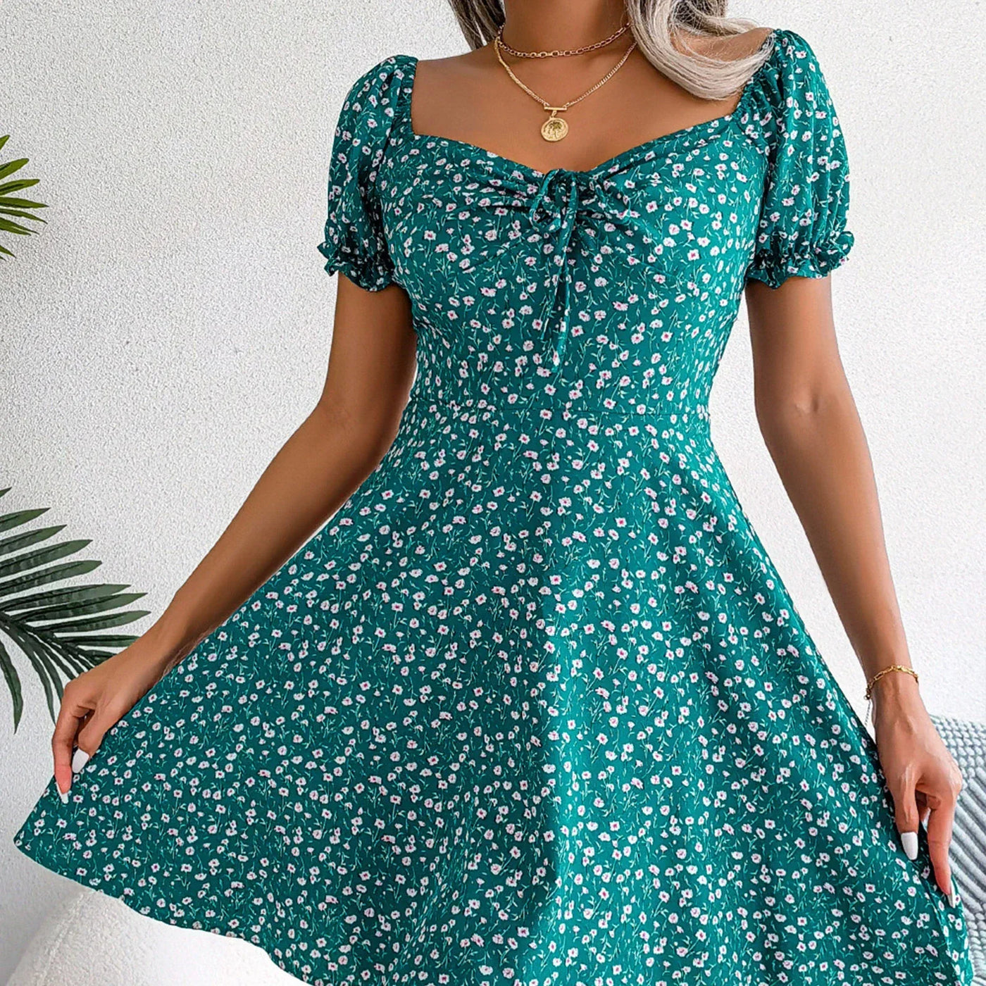 CLAIRE | Kleid mit Quadratischem Ausschnitt und Schnürung