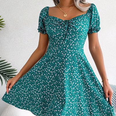 CLAIRE | Kleid mit Quadratischem Ausschnitt und Schnürung