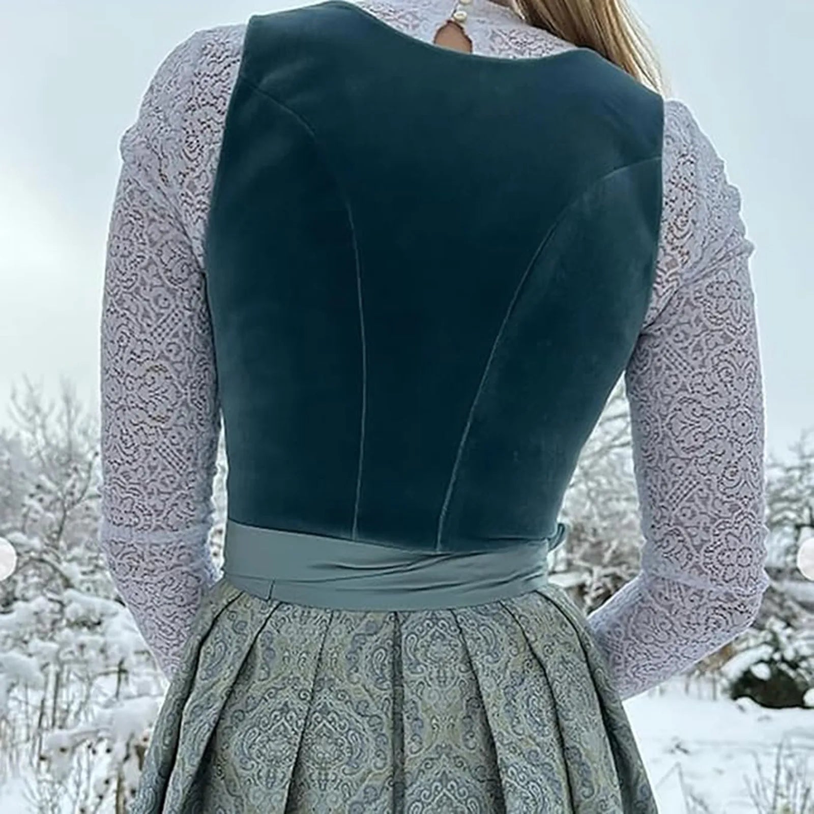 Damen Dirndl Kleid aus Baumwollmischung | Trachtenkleid mit Schürze und Volksmuster | Für Festivals und Kulturveranstaltungen | Schmid