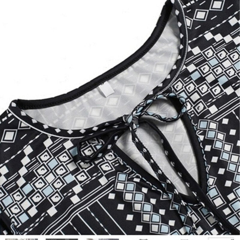Damen Playsuit aus Polyestermischung | Kurzarm Playsuit mit V-Ausschnitt | Geometrisches Muster für Urlaub und Alltag | Schmid