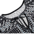Damen Playsuit aus Polyestermischung | Kurzarm Playsuit mit V-Ausschnitt | Geometrisches Muster für Urlaub und Alltag | Schmid