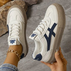 Damen Plateau Sneaker mit Schnürung und Plateausohle – Freizeitschuhe