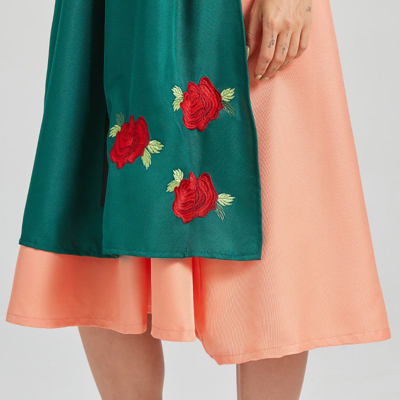 Damen Dirndl Set aus Mischgewebe | Reguläre Passform Trachtenkleidung | Bestickte Schürze mit Schnürung für Oktoberfest | Schmid