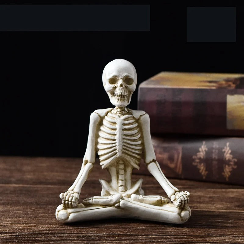Halloween Skelett Figurine aus Resin | Dekorative Skelettfigur für Tisch und Regal | Saisonale Halloween Dekoration | Schmid