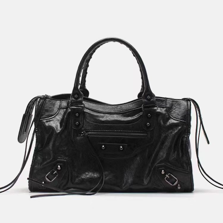 Astrid – Handtasche mit Mehreren Reißverschlüssen und Schulterriemen