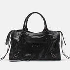Astrid – Handtasche mit Mehreren Reißverschlüssen und Schulterriemen