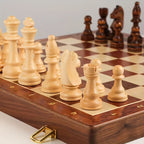 Schachspiel aus Massivholz | Holzfiguren mit Filzunterlage & Koordinaten | Faltbares Schachbrett mit Stauraum für Zwei Spieler | Schmid