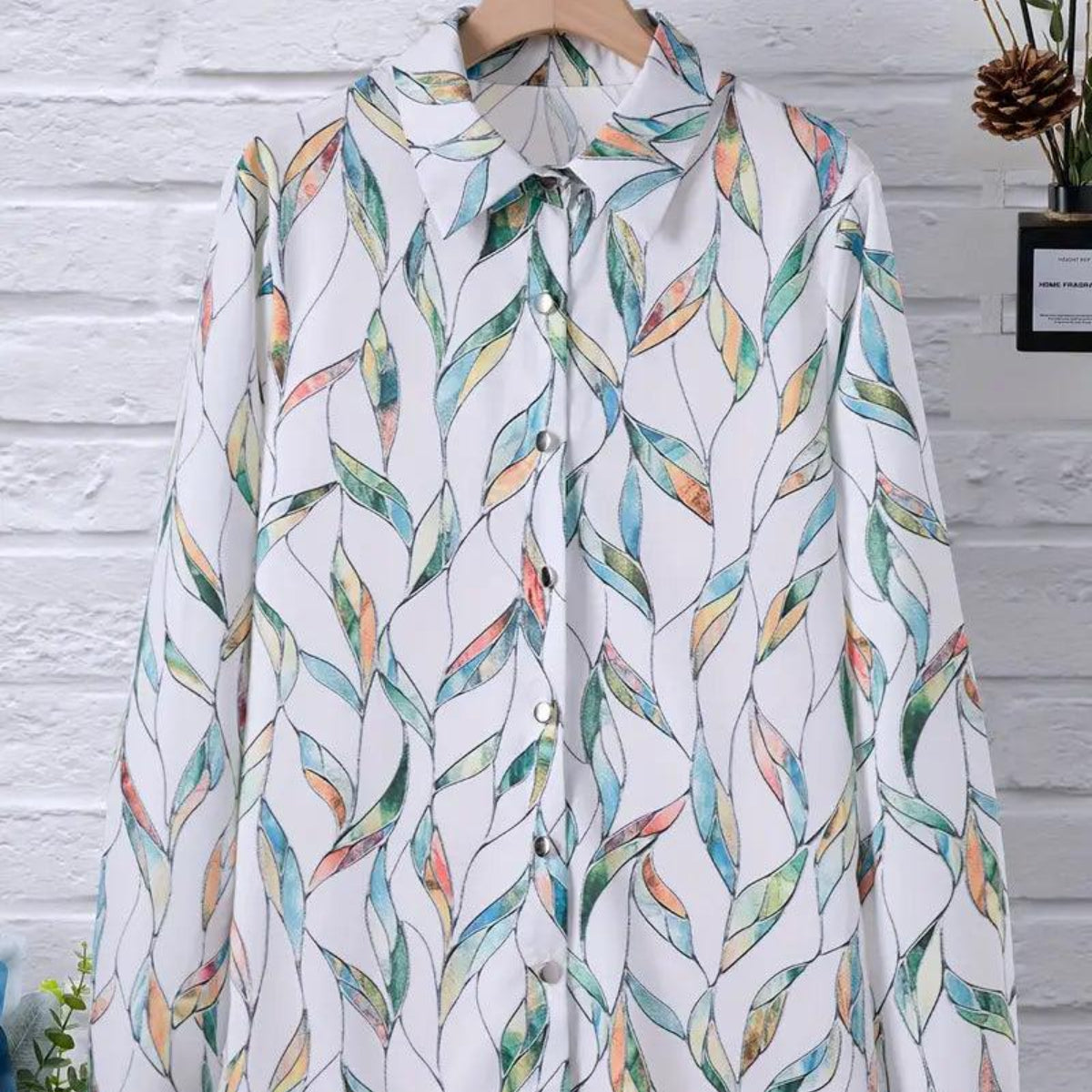 Damenbluse aus Polyester | Bluse mit Lässiger Passform | Abstraktes Muster und Knopfverschluss für Alltag und Freizeit | Schmid