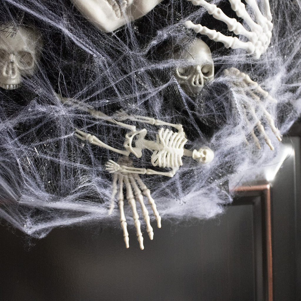 Halloween Schädel Mesh Kranz | Türkranz aus Kunststoff und Polyester mit Schädelakzenten | Wand- und Türdekoration | Schmid