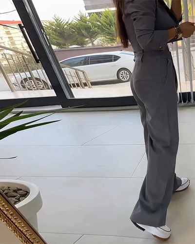Zweiteiliges damen | anzugset mit cropped blazer und high-waist-hose – moderner business Look mit Streetwear Flair