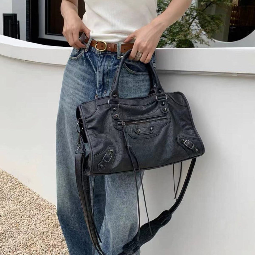 Astrid – Handtasche mit Mehreren Reißverschlüssen und Schulterriemen