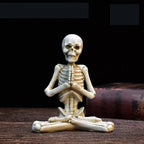 Halloween Skelett Figurine aus Resin | Dekorative Skelettfigur für Tisch und Regal | Saisonale Halloween Dekoration | Schmid