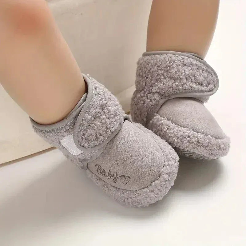 Babyschuhe aus Stoff | Klettverschluss & Flexible Sohle | Schuhe mit Herzmuster und Runder Spitze für den Winter | Schmid