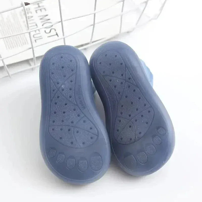 Kinder Slip-On Schuhe aus Textil | Gummisohle & PU-Einlegesohle | Schuhe mit Zeichentrickmuster für Alltag & Freizeit | Schmid