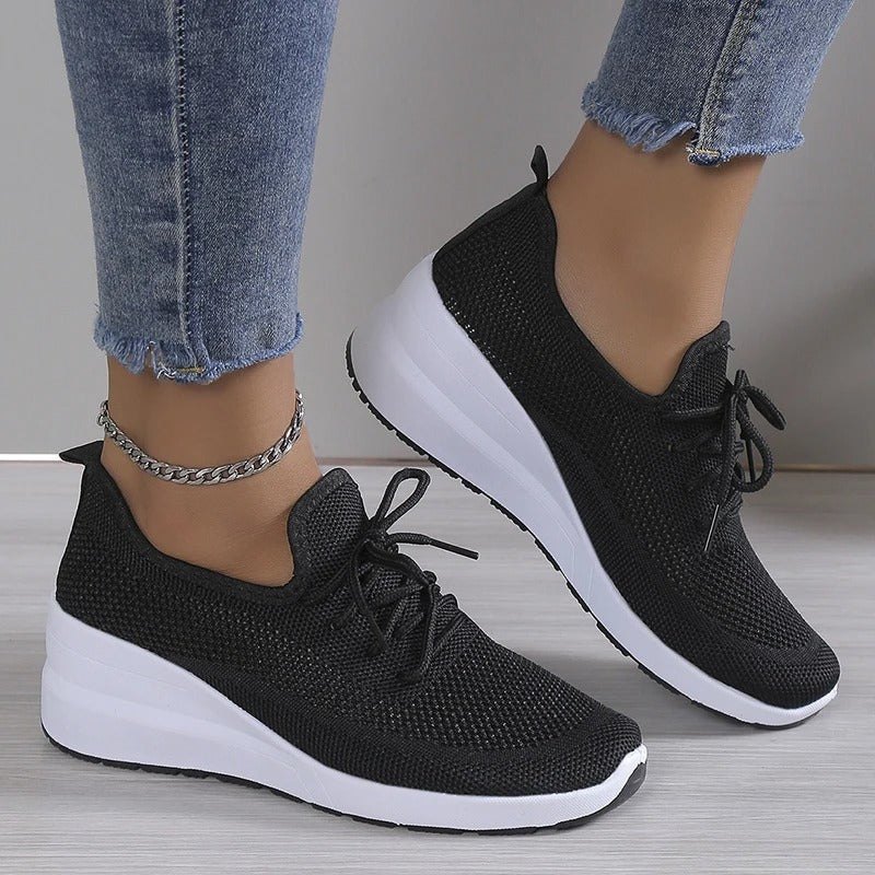 Damen Plateau Sneaker mit Schnürung und Keilsohle – Freizeitschuhe