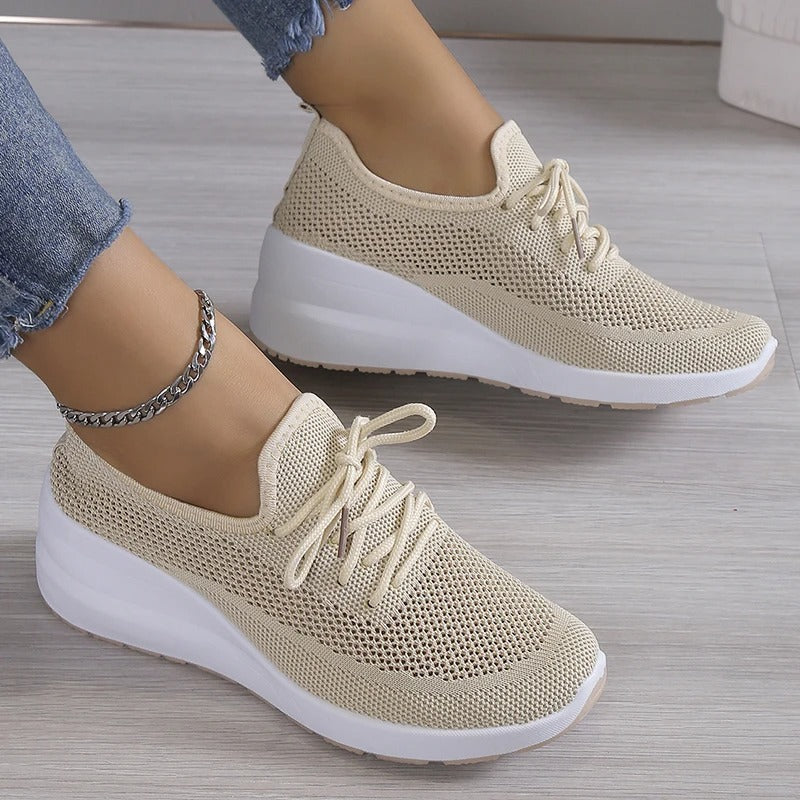 Damen Plateau Sneaker mit Schnürung und Keilsohle – Freizeitschuhe