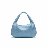 Hellblau